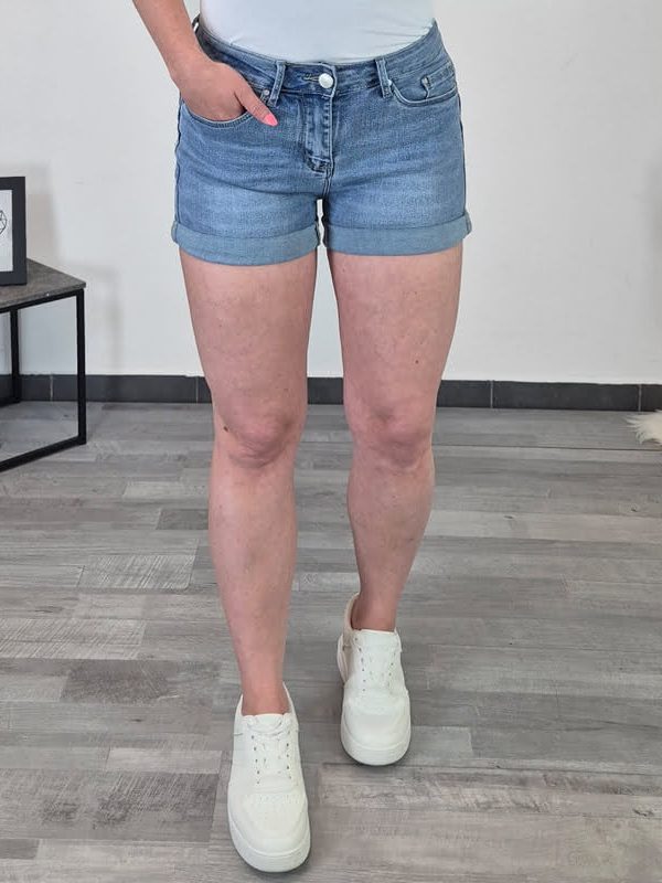 KRATKE PUSH UP JEANS HLAČE M7322