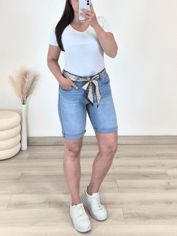 KRATKE PUSH UP JEANS HLAČE A1363