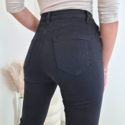 PUSH UP JEANS HLAČE MG6950B ČRNA